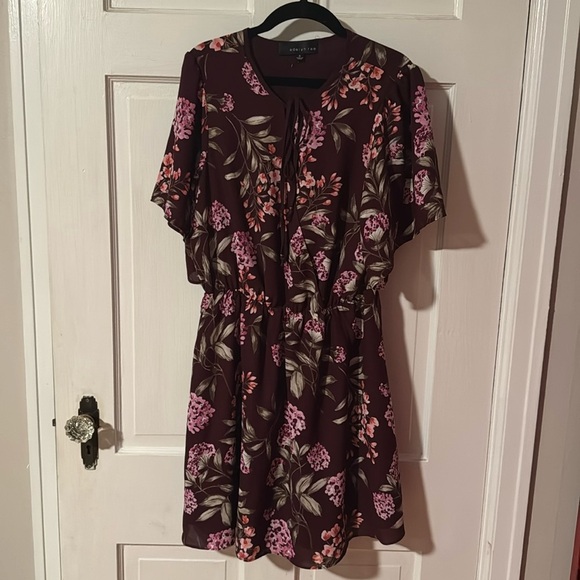 Adelyn Rae Burgundy Floral Mini Dress Size Small - Picture 1 of 11